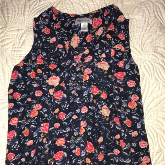 Shirts and dresses - Picture 2 of 8